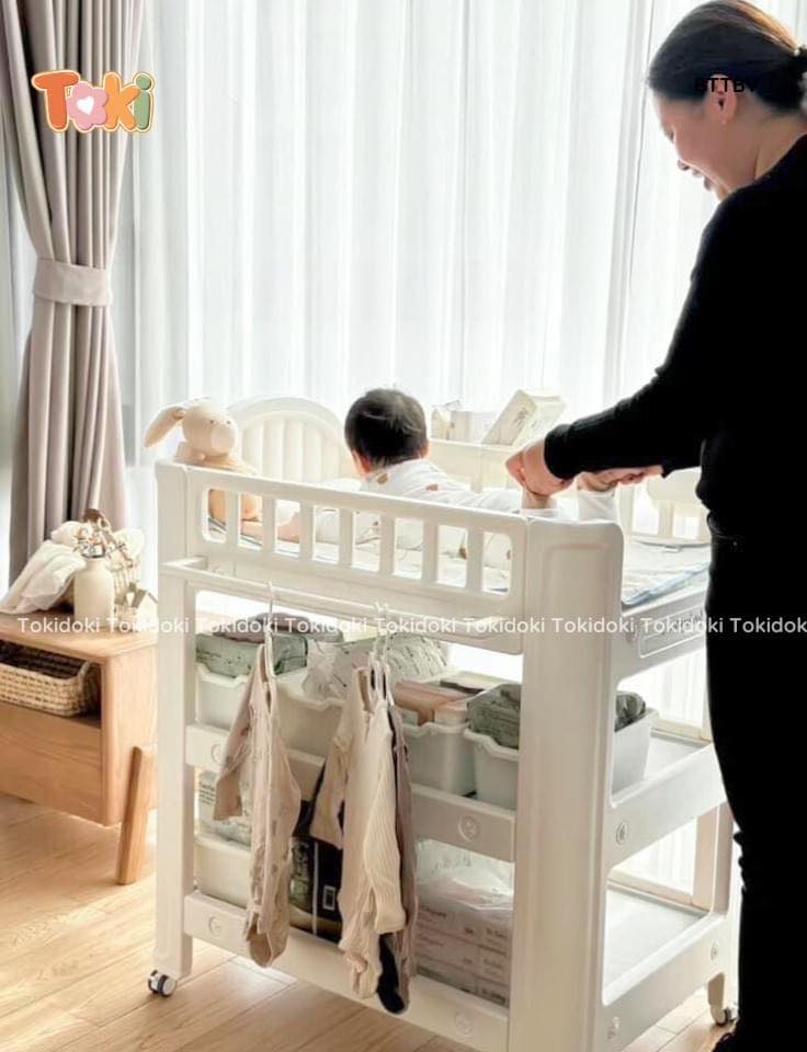 Bàn thay tã đa năng, bàn thay đồ cho bé có bánh xe di chuyển Babyviva